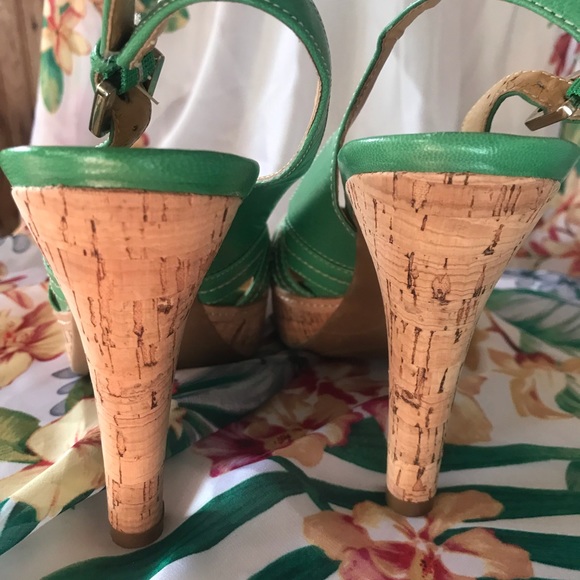 Beautiful green Nine West, size 7 sandals. - Picture 5 of 9